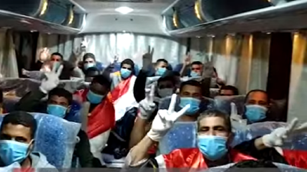 أول فيديو للعائدين المصريين من ليبيا
