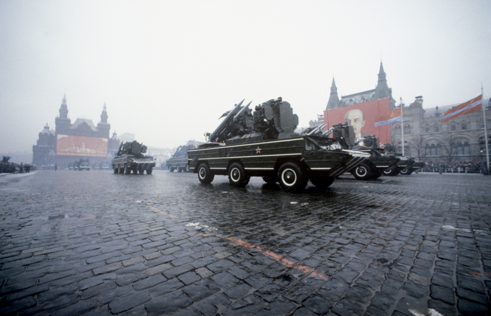 парад 7 ноября 1987 года на красной площади