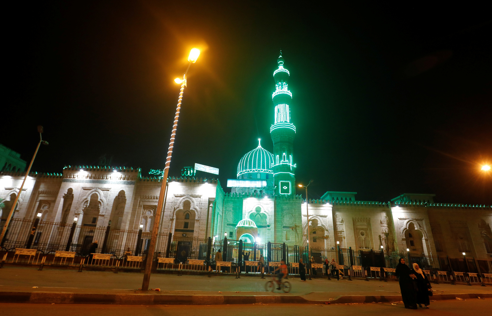 فتح المساجد في مصر لأول مرة بعد جائحة كورونا (صور)