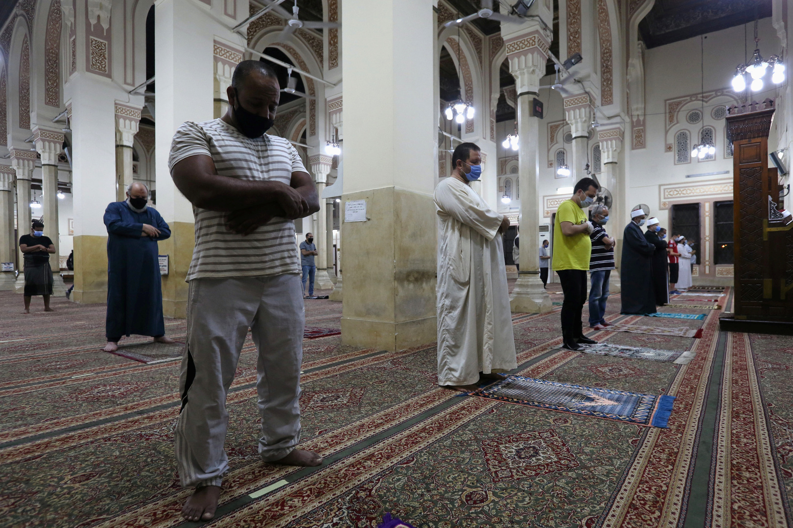 فتح المساجد في مصر لأول مرة بعد جائحة كورونا (صور)