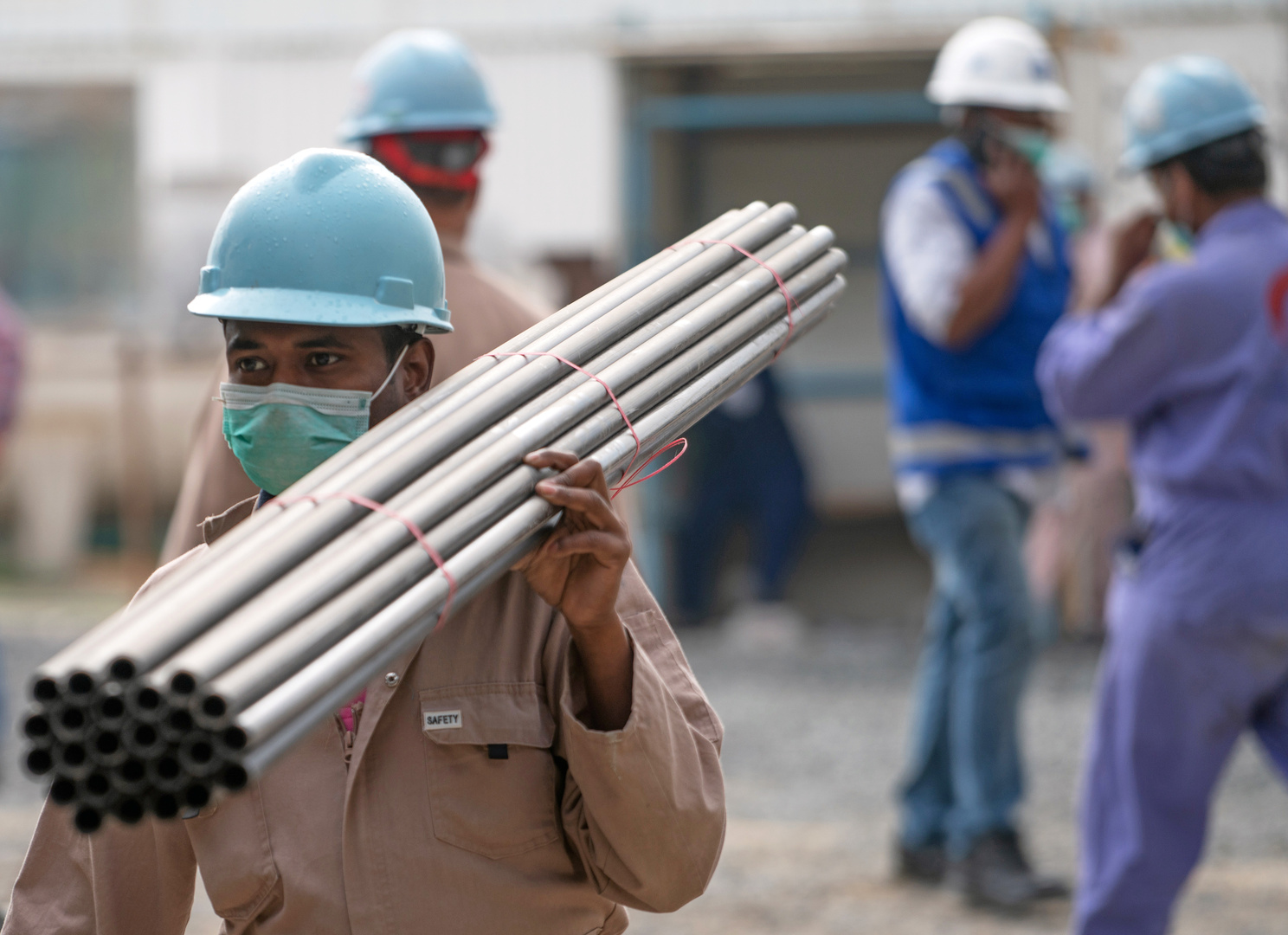 غضب في الكويت بسبب عدم صرف معاشات العمال