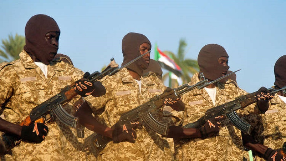 السودان.. قوة مشتركة تعتقل 122 شخصا كانوا في طريقهم إلى ليبيا للعمل كمرتزقة