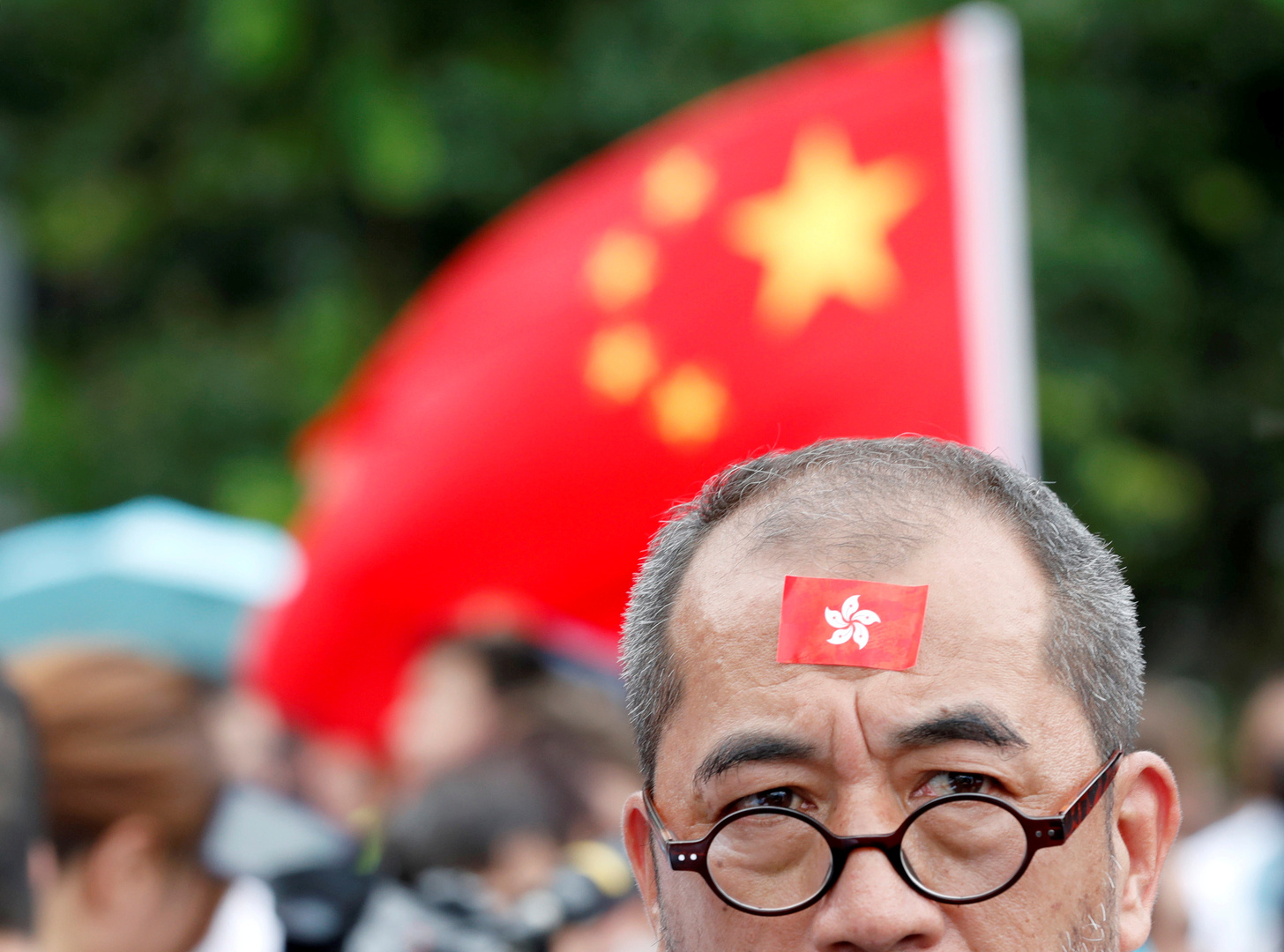 هونغ كونغ.. بكين ترد بالمثل على القيود الأمريكية بحق مسؤولين صينيين