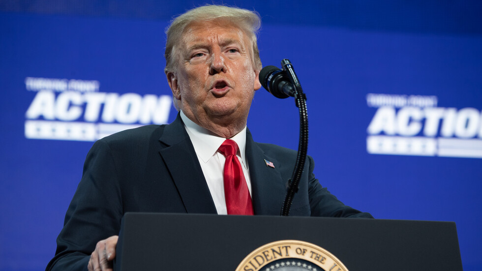 ترامب: إذا فاز بايدن فستنهار البورصة!