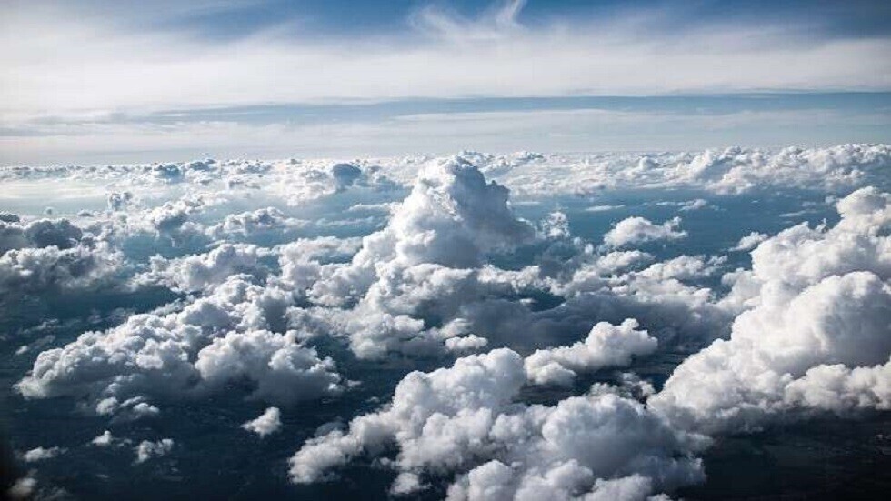 سحابة غريبة تحلق فوق مدينة نيو مكسيكو تجلب رياحا عاصفة