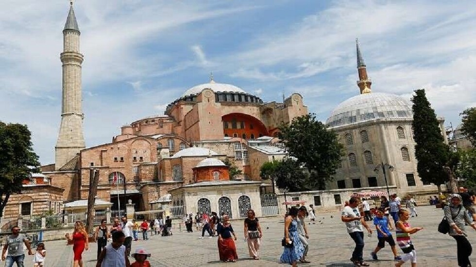 المحكمة تقرر: متحف أم مسجد؟