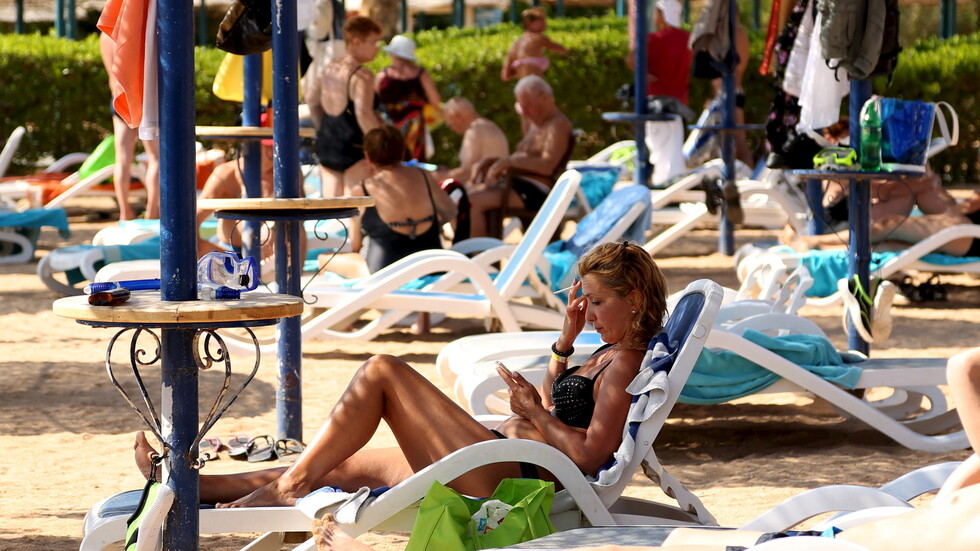 مصر تستقبل سياحا من سويسرا وبيلاروس في شرم الشيخ والغردقة لأول مرة منذ أزمة كورونا