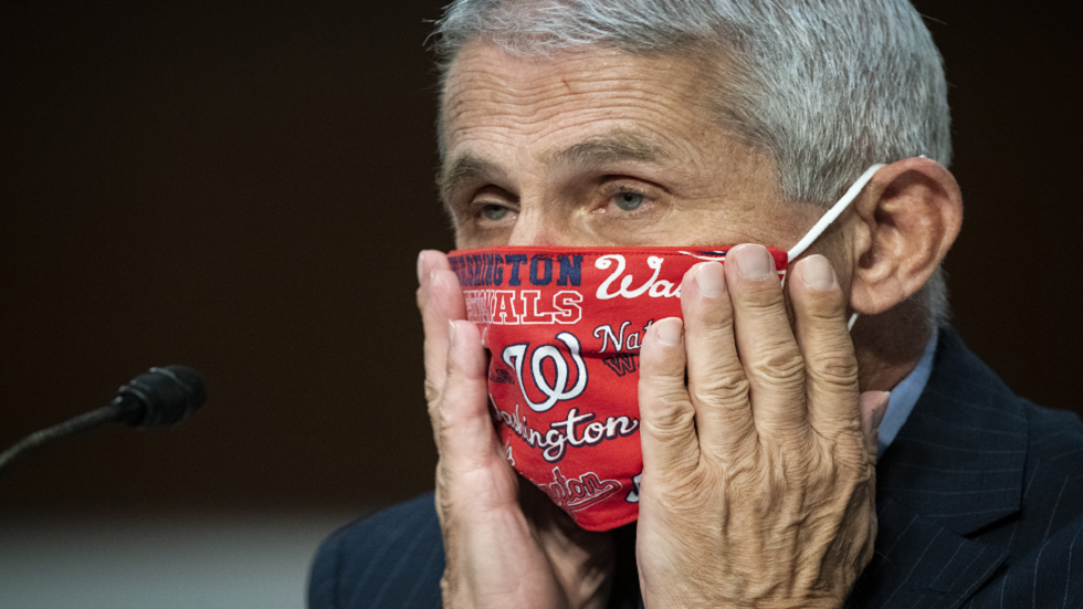 فوسي يحذر من طفرة جديدة لفيروس كورونا تتسبب في انتشار المرض بشكل أسرع