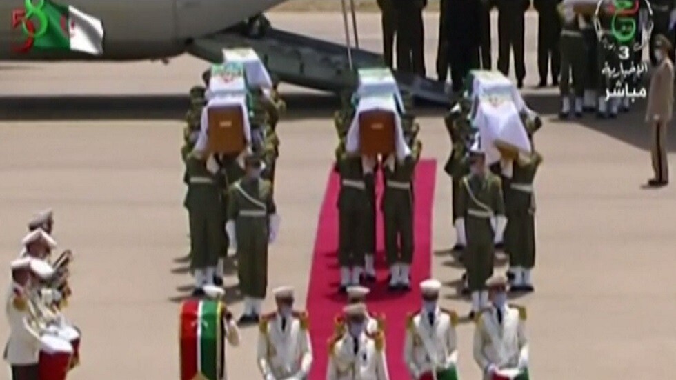 الجزائر تستقبل رفات 24 من قادة المقاومة