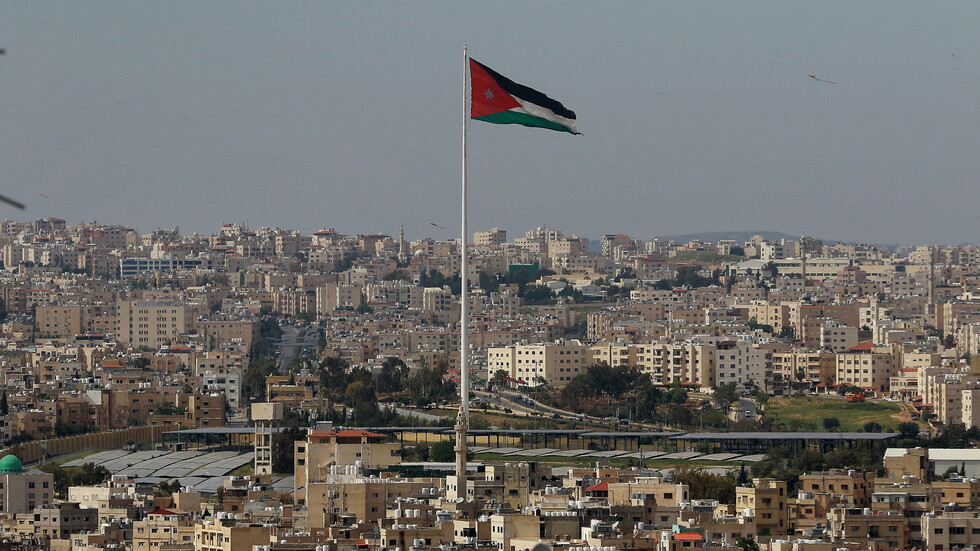 الأردن.. عزل عمارتين إضافيتين في عمان