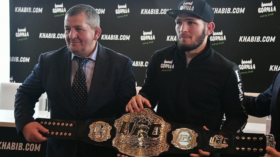 تشييع جثمان والد حبيب نورمحمدوف في داغستان (فيديو)