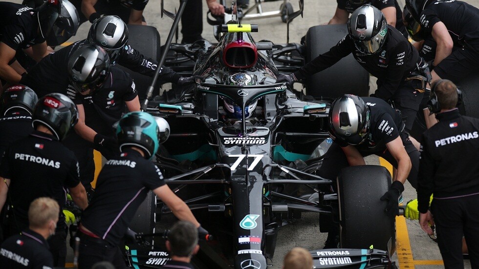 بوتاس ينتزع مركز أول المنطلقين من هاميلتون في سباق النمسا للفورمولا 1