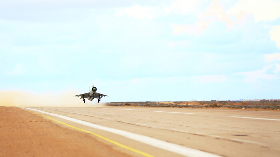 مصدر في قوات حفتر: غارات جديدة تستهدف "تحركات معادية" في مناطق جنوب ليبيا