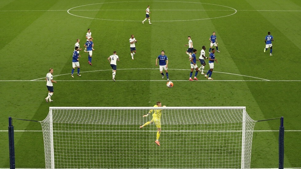 توتنهام يهزم ضيفه إيفرتون بـ"نيران صديقة"