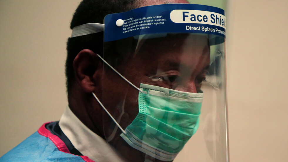 اتهام وزير صحة زيمبابوي بالفساد وعزله