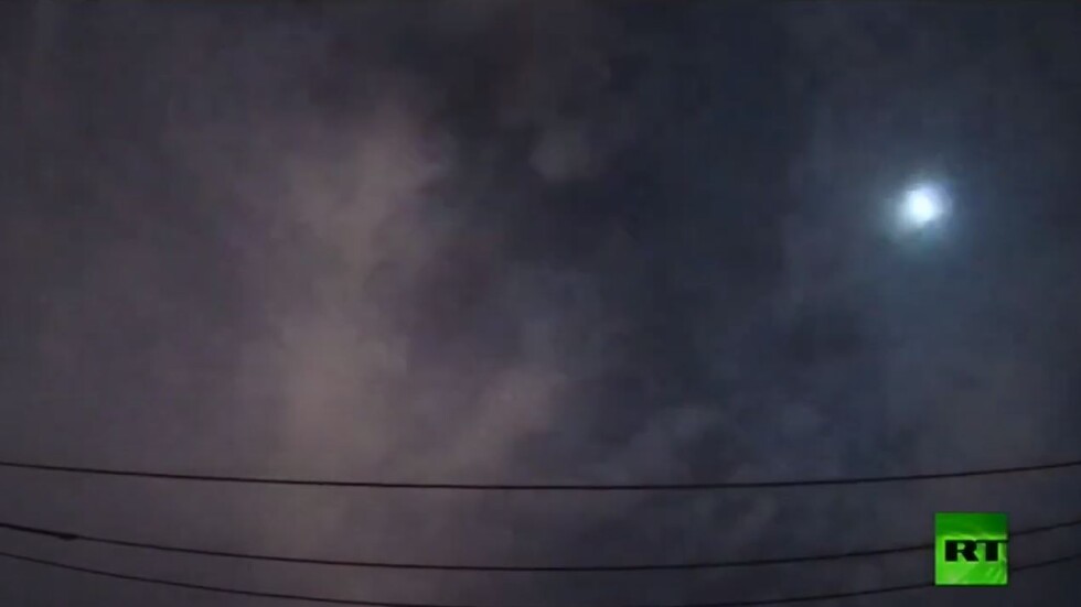 انفجار نيزك أخضر في سماء طوكيو