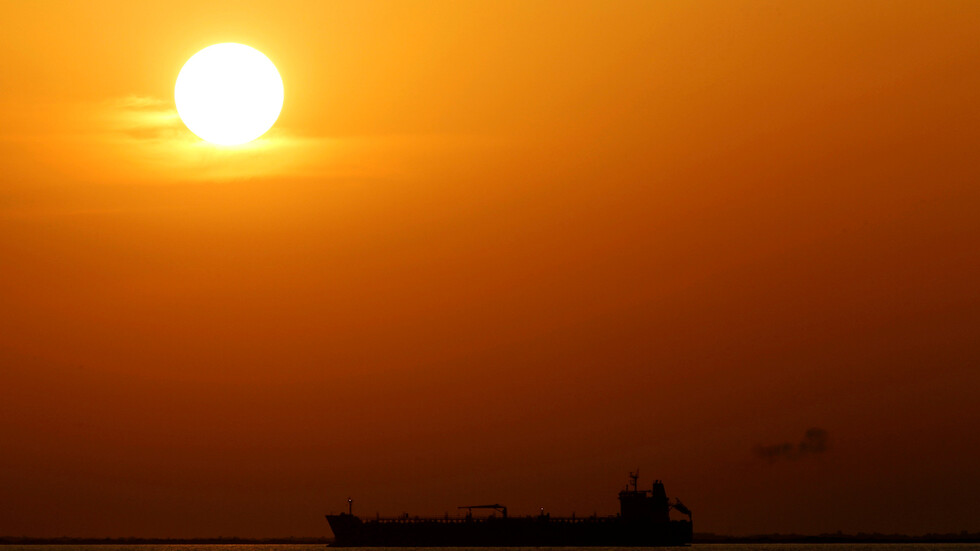 ناقلة نفط جديدة تتجه نحو ليبيا