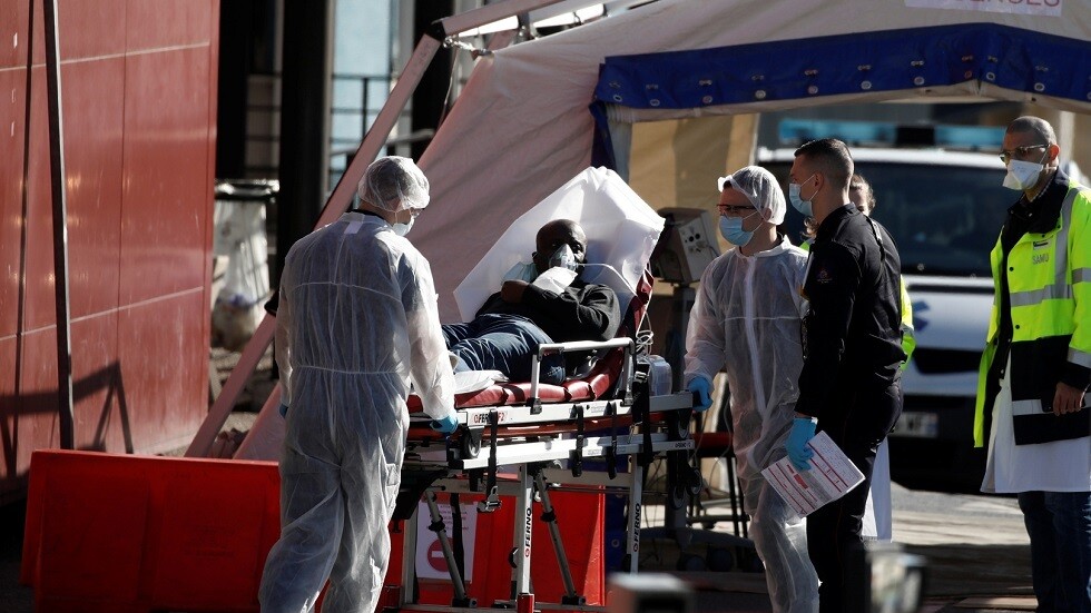 تشريح أجساد متوفين بفيروس كورونا يكشف عن نتائج صادمة