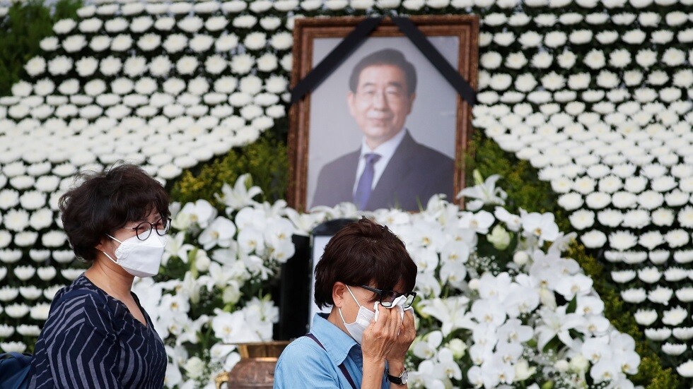 عمدة سيئول يسبب جدلا سياسيا في بلاده بعد 