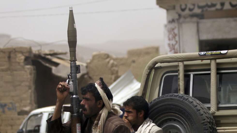 الحوثيون يعلنون استهداف مطارات أبها وجيزان ونجران في السعودية