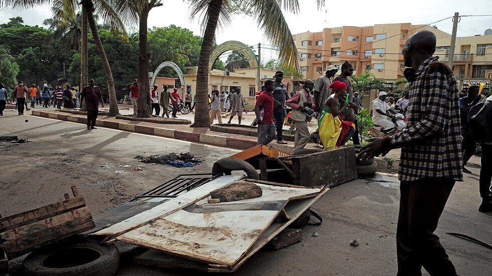 وسائل إعلام: 11 قتيلا و120 جريحا في احتجاجات مالي