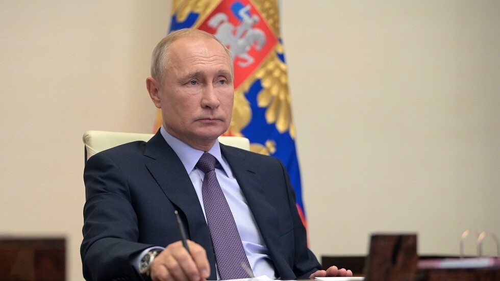 بوتين يوقع قانونا يلزم شركات في روسيا بأن تكون مستعدة لتسريبات المواد النفطية