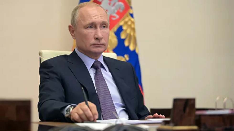 الكرملين يوضح سر قلم بوتين