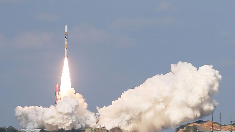 جزء من صاروخ ياباني ينفجر على المدار