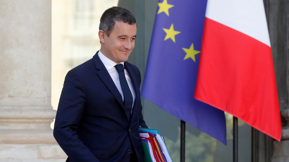 ماكرون يدافع عن وزير فرنسي متهم بالاغتصاب
