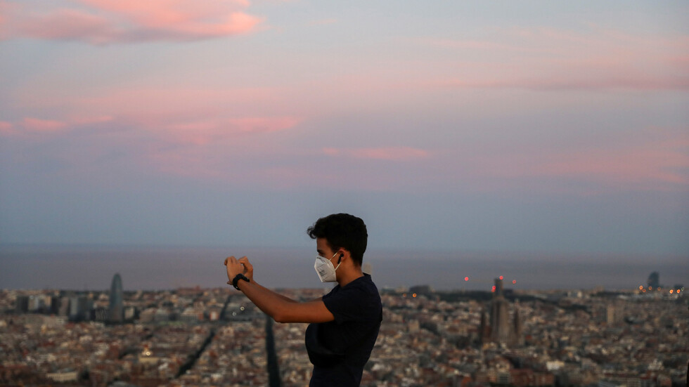 إسبانيا تسجل أكبر قفزة في إصابات كورونا منذ أكثر من شهرين