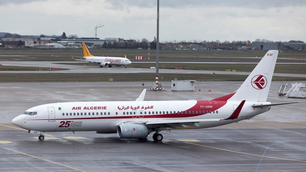 الجزائر تعلن تسخير أسطوليها الجوي والبحري لإجلاء العالقين بالخارج