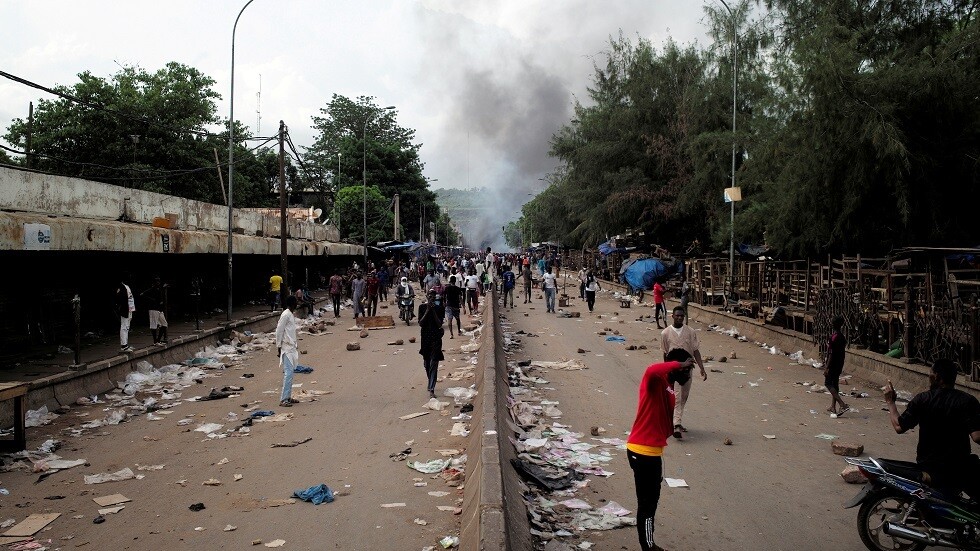 رئيس وزراء مالي يعتذر عن تجاوزات قوات الأمن