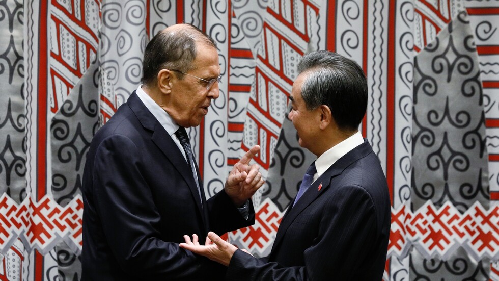 شينخوا: وزيرا الخارجية الروسي والصيني يرفضان الخطوات الأحادية الأمريكية