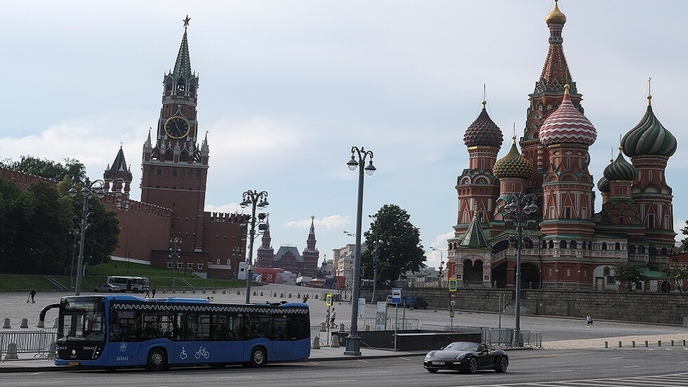 روسيا تسجل أقل من 6300 إصابة و124 وفاة جديدة بكورونا