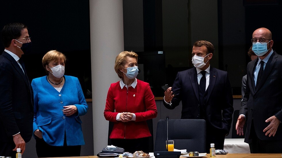 الاتحاد الأوروبي يمدد قمته في محاولة لتجاوز الخلافات بشأن خطة إنعاش