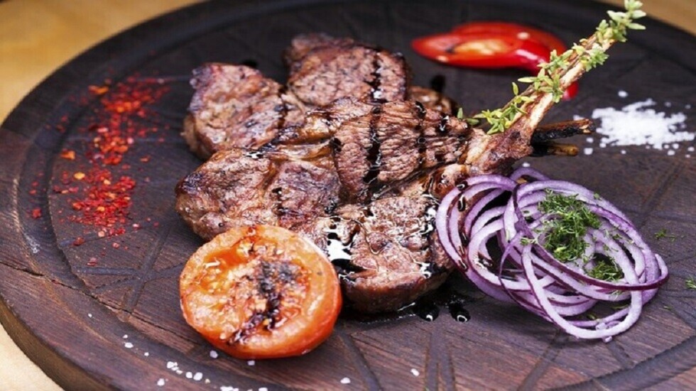 مصر.. السجن وغرامة لصاحب محل باع فطائر من لحوم الحمير