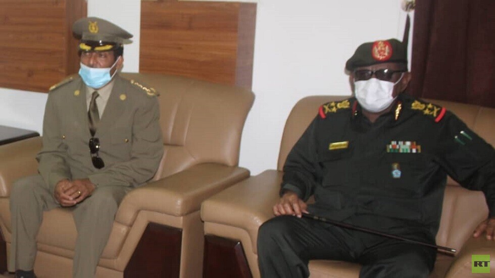 رئيس الأركان الإريتري يصل إلى السودان على رأس وفد رفيع (صور)