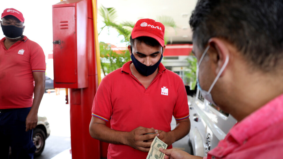 النفط يهبط في ظل مخاوف من انتكاسة جديدة للطلب على الوقود