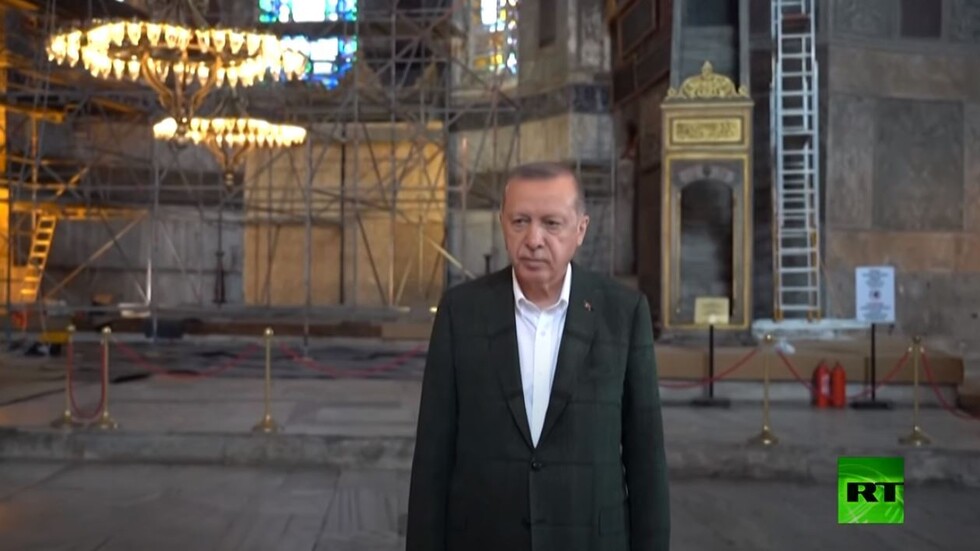 أردوغان يزور آيا صوفيا قبل أول صلاة جمعة داخله
