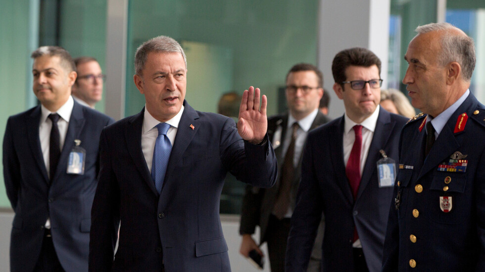 وزير الدفاع التركي يعقد اجتماعا ثلاثيا مع وزيري داخلية ليبيا ومالطا بأنقرة