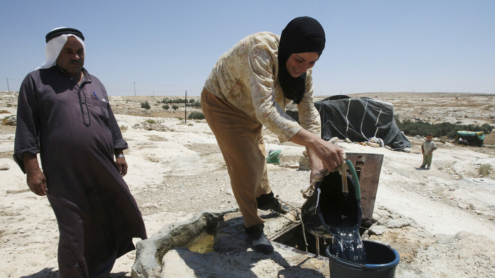 القبض على رجل في مدينة الخليل قتل ابنته ورمى جثتها في بئر