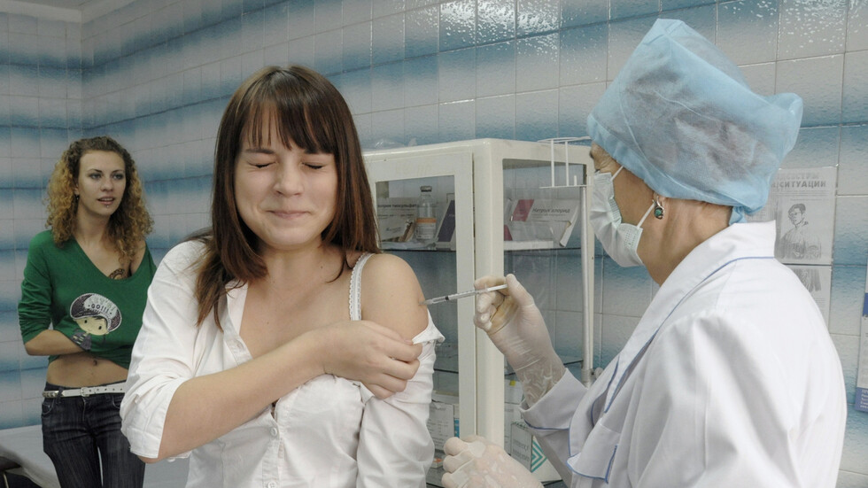 الدفاع  الروسية تعلن عن جاهزية أول لقاح روسي ضد كورونا