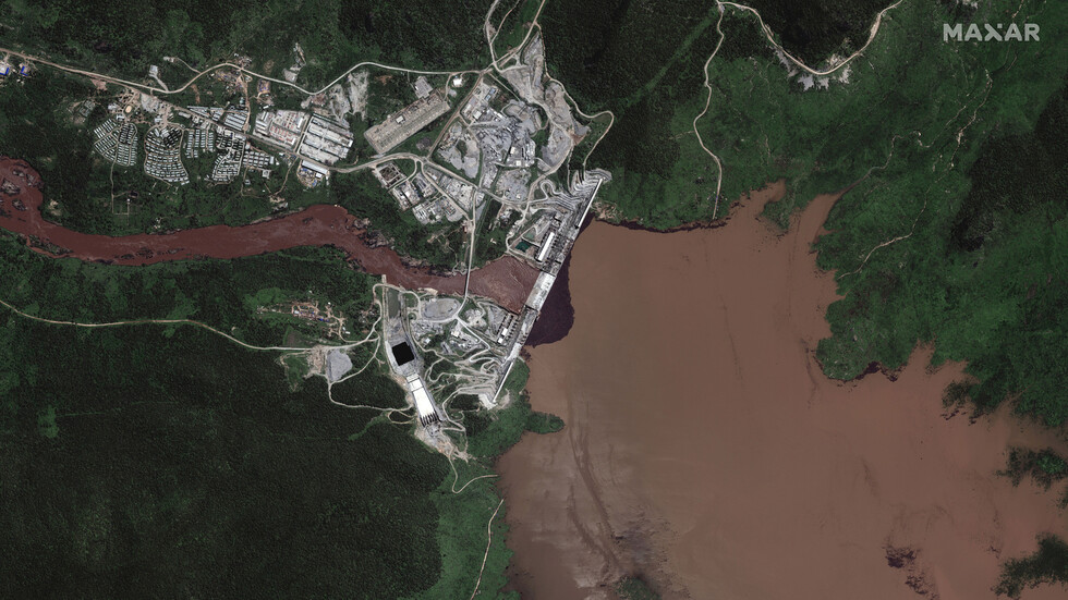 عضو لجنة تفاوض سد النهضة: إثيوبيا بدأت بتخزين المياه وملء السد سيحدث جفافا طبيعيا مع آخر صناعي