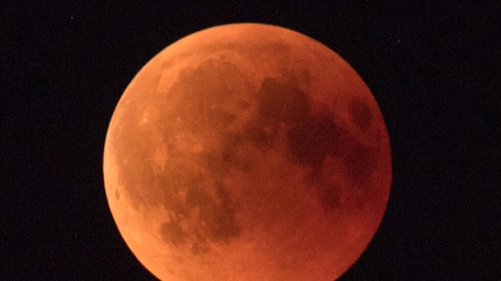 الصين تستكمل تحديث قمرين صناعيين لاستكشاف المريخ