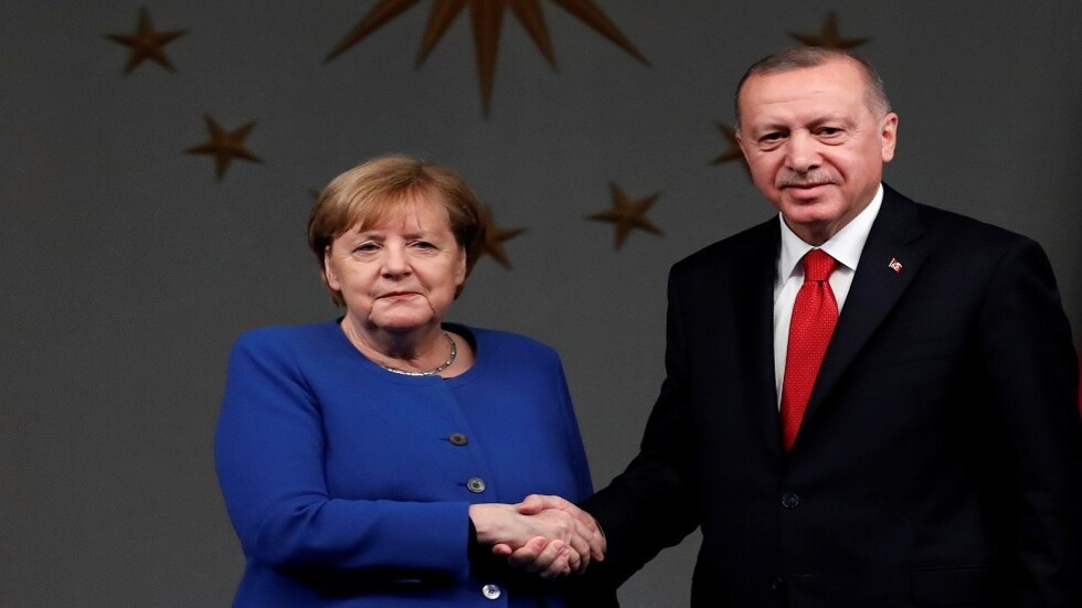 أردوغان وميركل يبحثان التطورات الأخيرة في ليبيا وسوريا