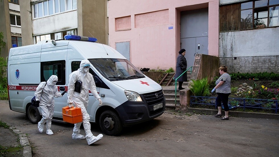 روسيا تسجل 5862 إصابة و165 وفاة جديدة بكورونا