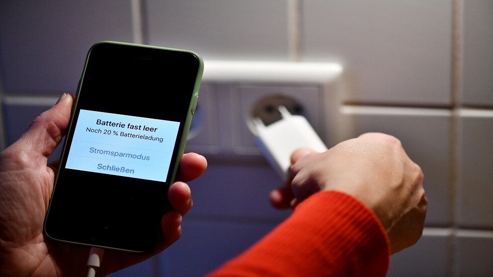 خبراء .. شاحنك السريع يمكن أن يشعل هاتفك