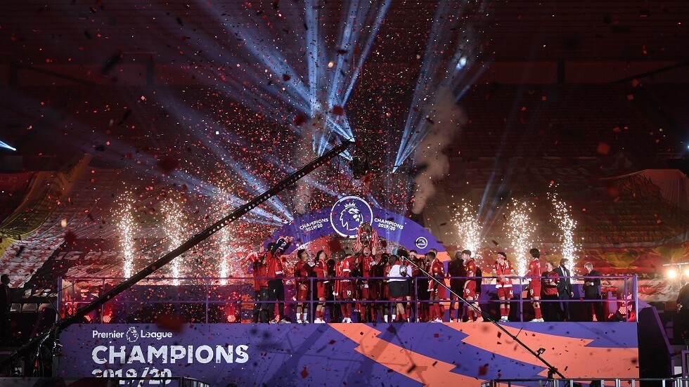 بالفيديو.. احتفالات عارمة لجماهير ليفربول في محيط ملعب 