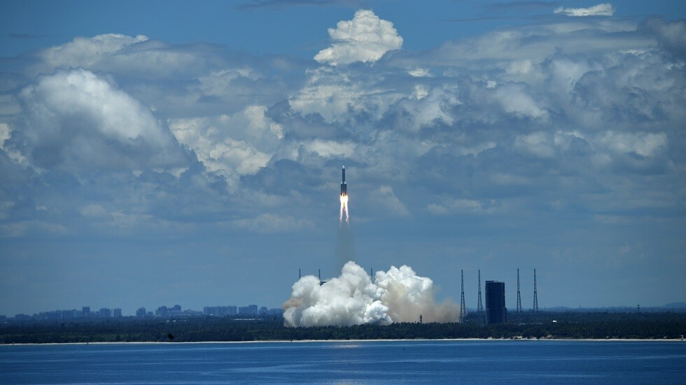 الصين تطلق أول 