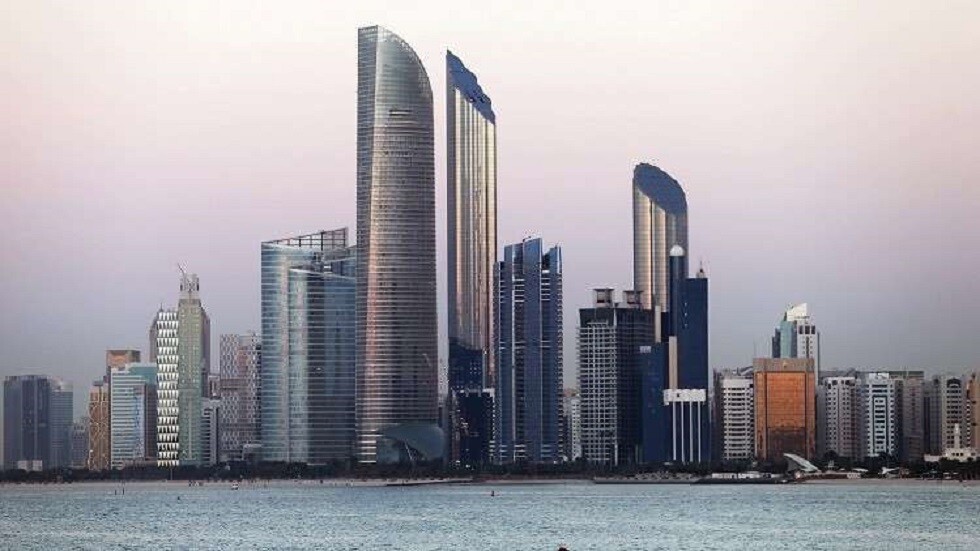 الإمارات تتخذ إجراءات قانونية ضد 102 شخص لتغييرهم بيانات رسالة فحص "كوفيد19"